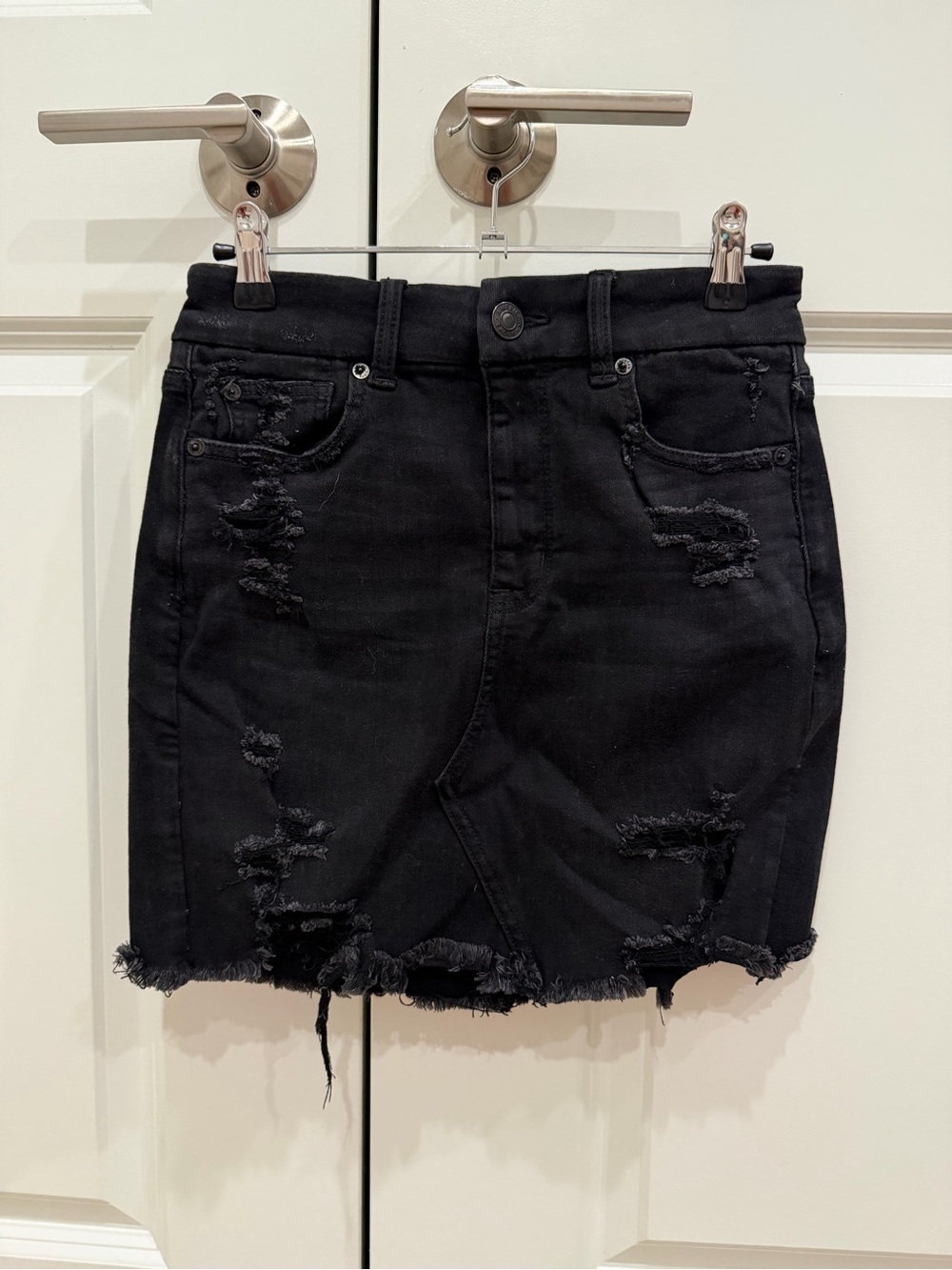 American Eagle Black Distressed Denim Skirt - Casual Raw Hem